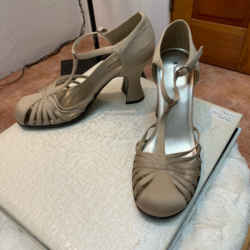 T strap shoes